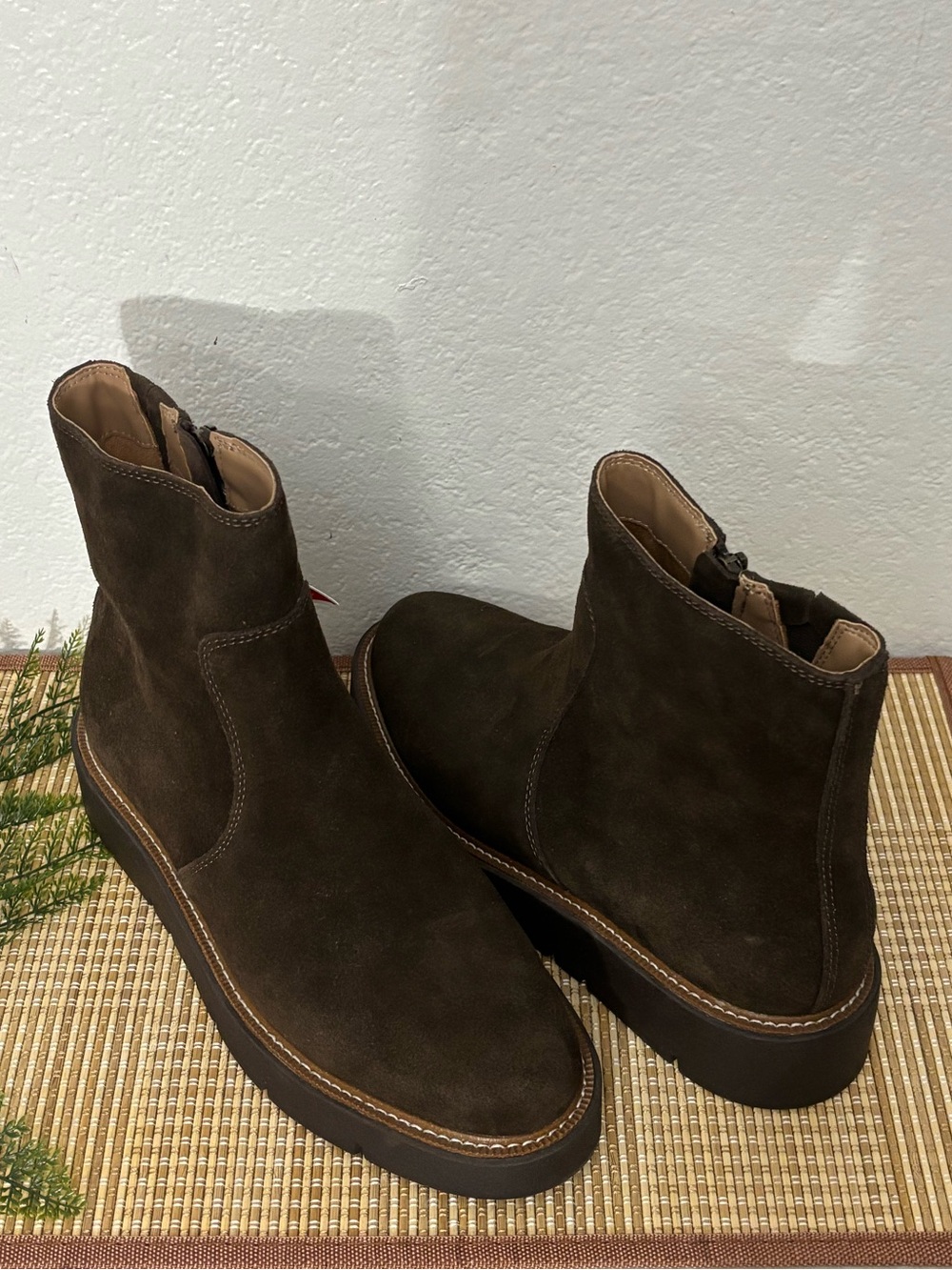 Blondo Woman Waterproof MOONA Ankle Boot Size: 8.5M